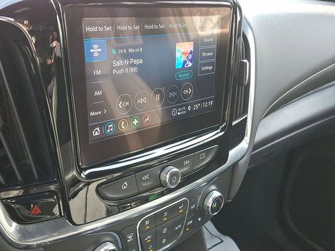 Used 2023 Chevrolet Traverse LT image 14