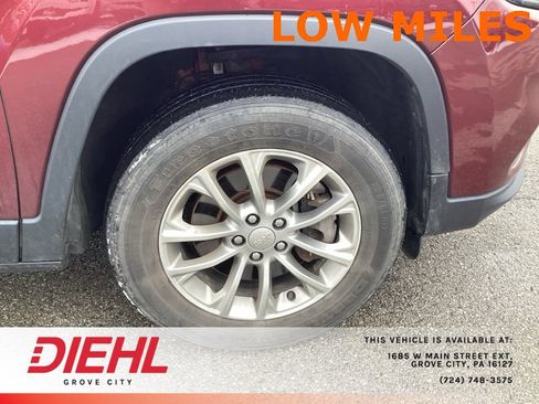 Used 2019 Jeep Cherokee Latitude Plus w/ Cold Weather Group image 9