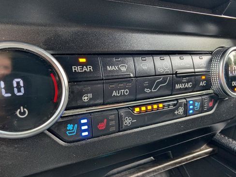 Used 2018 Ford Expedition Limited AWD/4WD image 19