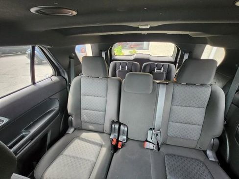 Used 2014 Ford Explorer XLT image 18