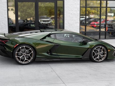 Used 2026 Lamborghini Revuelto AWD/4WD image 21