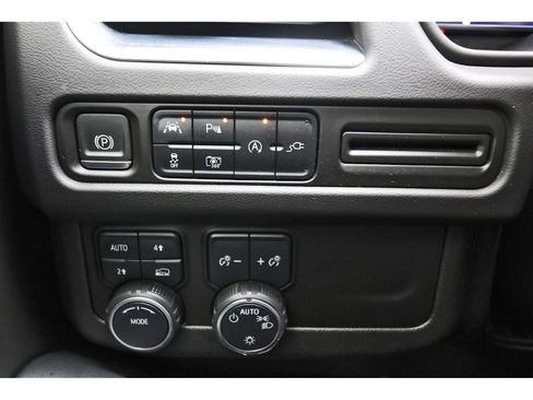 Used 2022 Chevrolet Tahoe LT w/ Luxury Package AWD/4WD image 19