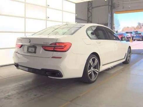 Used 2019 BMW 740i w/ M Sport Package image 5