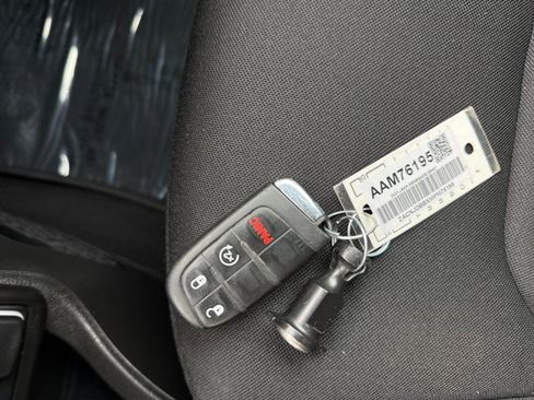 Used 2021 Jeep Renegade Latitude AWD/4WD image 17