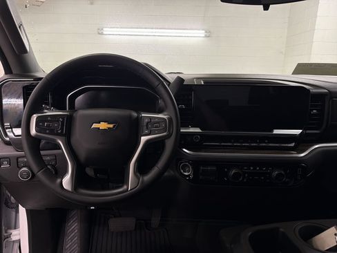 Used 2025 Chevrolet Silverado 2500 LT w/ Convenience Package AWD/4WD image 7