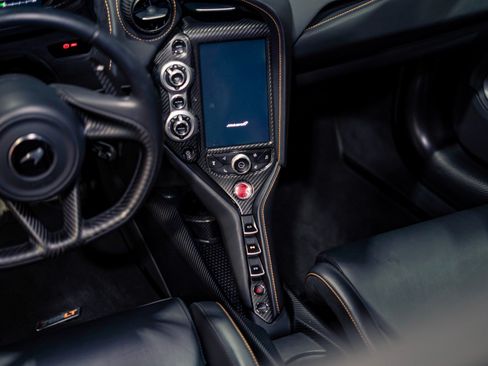 Used 2021 McLaren 765LT RWD image 4