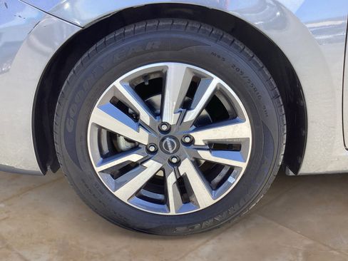 Used 2023 Nissan Versa SV image 29