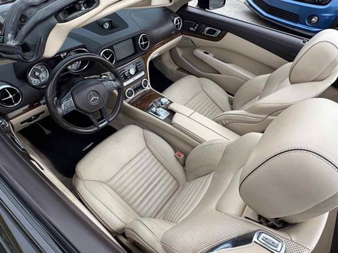 Used 2013 Mercedes-Benz SL 550 image 4