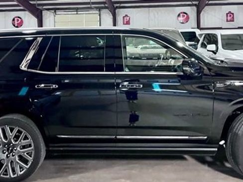 Used 2025 GMC Yukon Denali Ultimate w/ LPO, Floor Liner Package AWD/4WD image 2