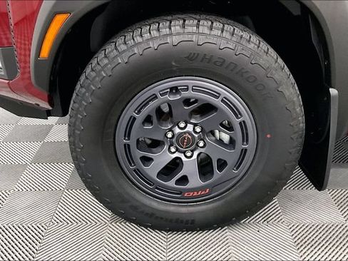 Used 2025 Nissan Frontier PRO-4X AWD/4WD image 9
