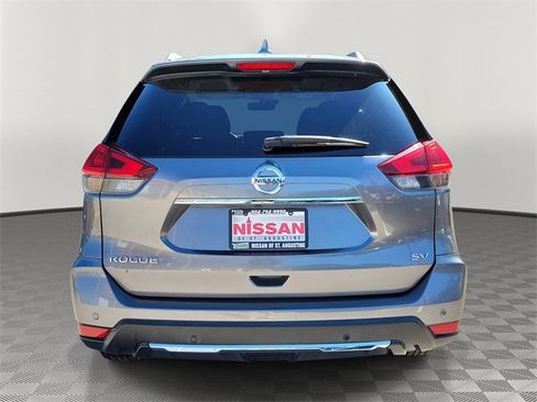 Used 2020 Nissan Rogue SV image 3