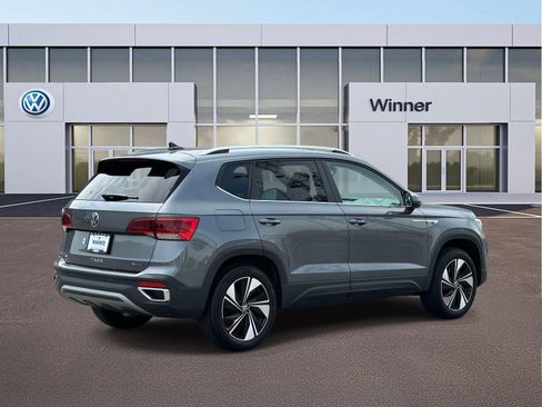 Certified 2024 Volkswagen Taos SE w/ Panoramic Sunroof Package AWD/4WD image 6