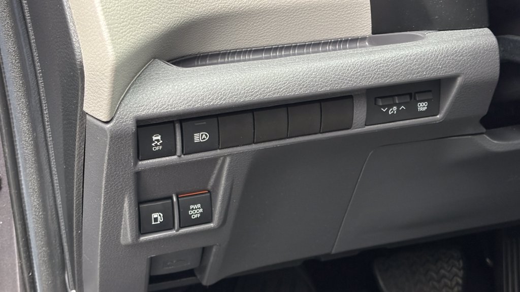 Certified 2024 Toyota Sienna LE FWD image 22