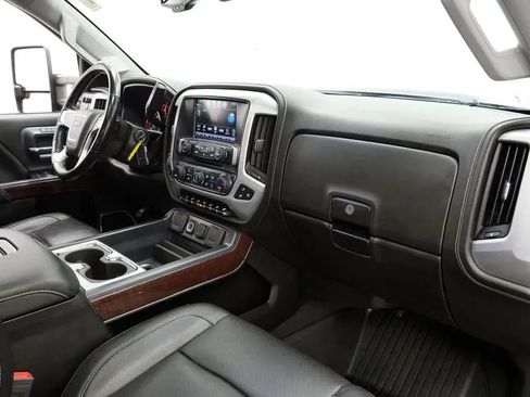 Used 2019 GMC Sierra 2500 SLT w/ Driver Alert Package AWD/4WD image 17