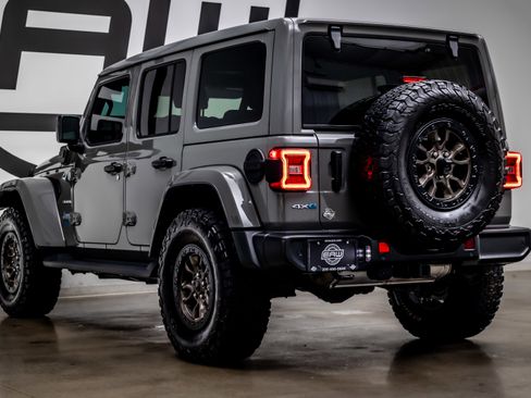 Used 2021 Jeep Wrangler Unlimited Sahara w/ Cold Weather Group AWD/4WD image 32