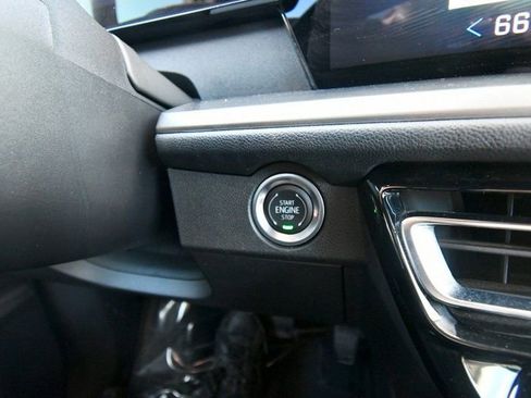 Used 2025 Chevrolet Traverse LT image 54