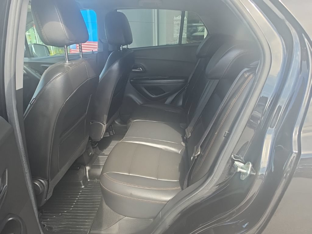 Used 2022 Chevrolet Trax LT w/ Premium Seat Package AWD/4WD image 14