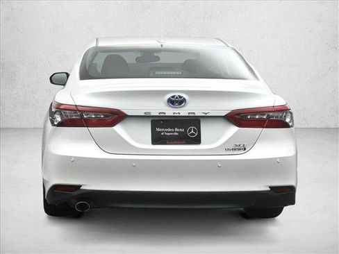 Used 2022 Toyota Camry XLE w/ Navigation Upgrade Package FWD image 5