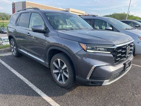 Used 2024 Honda Pilot Touring image 6