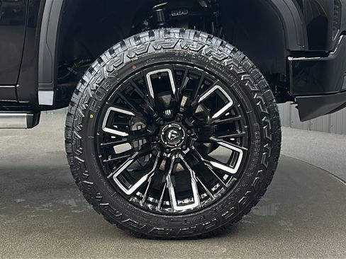 Used 2024 GMC Sierra 1500 Denali Ultimate image 9