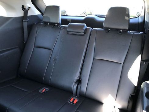 Used 2023 Toyota Highlander XLE AWD/4WD image 12