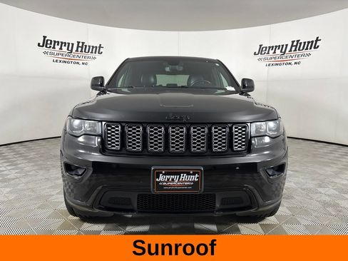 Used 2020 Jeep Grand Cherokee Altitude AWD/4WD image 3