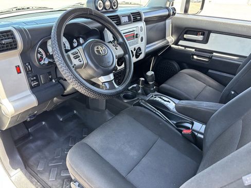 Used 2012 Toyota FJ Cruiser 4WD w/ Upgrade Pkg image 16