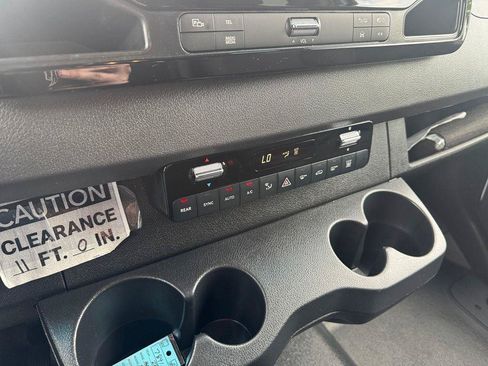 Used 2025 Mercedes-Benz Sprinter 2500 image 19