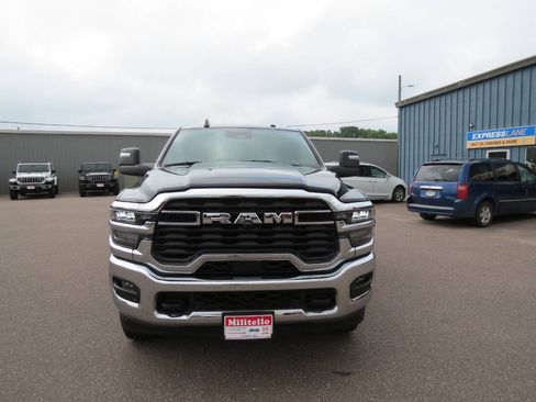 Used 2026 RAM 2500 Big Horn AWD/4WD image 3