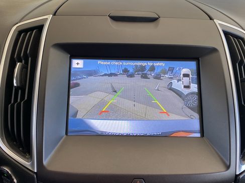 Used 2017 Ford Edge Titanium image 4