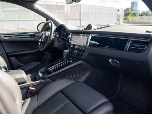Certified 2026 Porsche Macan AWD/4WD image 25