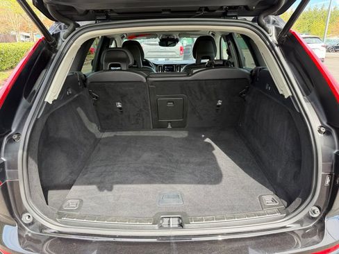 Used 2018 Volvo XC60 T5 Momentum AWD/4WD image 11