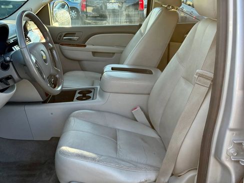 Used 2014 Chevrolet Suburban LT w/ Luxury Package image 12