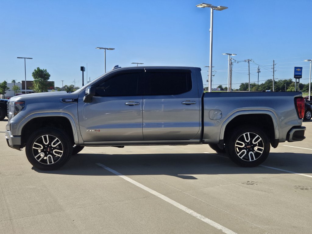 Used 2023 GMC Sierra 1500 AT4 w/ AT4 Premium Package AWD/4WD image 4