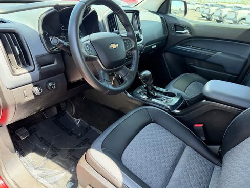 Used 2016 Chevrolet Colorado Z71 AWD/4WD image 2