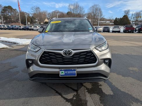 Used 2026 Toyota Highlander XLE image 9