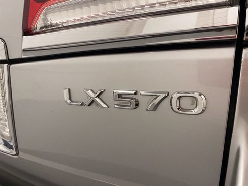Used 2014 Lexus LX 570 4WD image 36