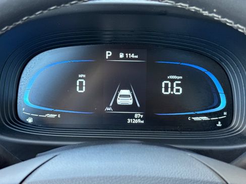 Used 2025 Hyundai Venue SEL FWD image 25