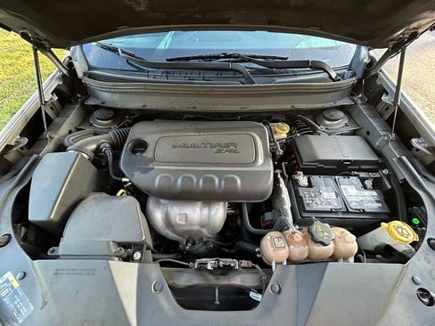 Used 2019 Jeep Cherokee Latitude w/ Popular Appearance Group FWD image 12