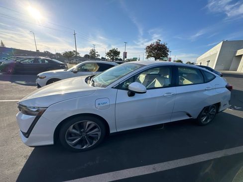 Used 2018 Honda Clarity Touring image 4