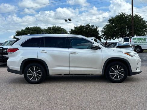 Used 2018 Toyota Highlander XLE FWD image 4