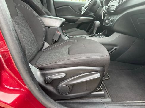 Used 2019 Jeep Cherokee Latitude w/ Popular Appearance Group image 23