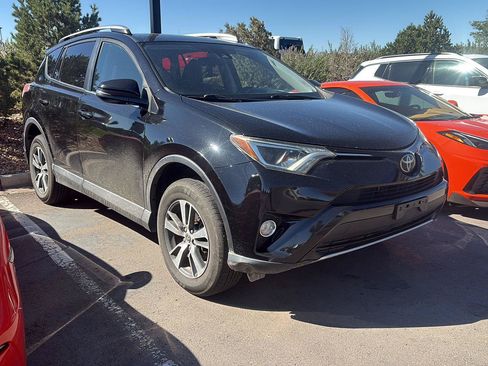 Used 2018 Toyota RAV4 XLE AWD/4WD image 1