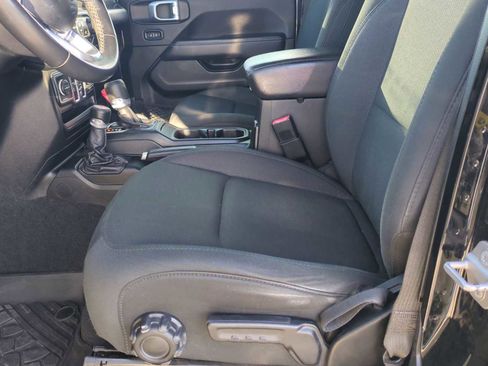 Used 2020 Jeep Gladiator Overland image 19