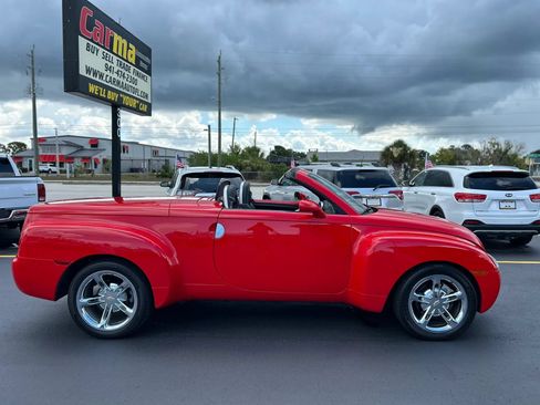 Used 2005 Chevrolet SSR w/ Preferred Equipment Group RWD image 7