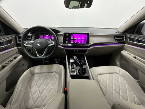 Used 2024 Volkswagen Atlas SEL Premium R-Line image 8