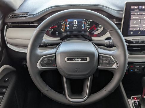 Used 2025 Jeep Compass Limited AWD/4WD image 24