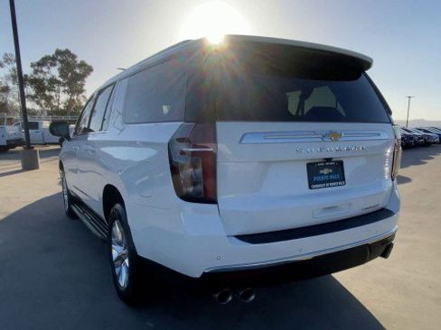 Used 2024 Chevrolet Suburban Premier image 7