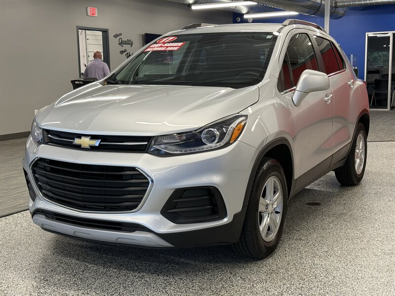 Used 2017 Chevrolet Trax LT w/ Driver Confidence Package AWD/4WD image 3