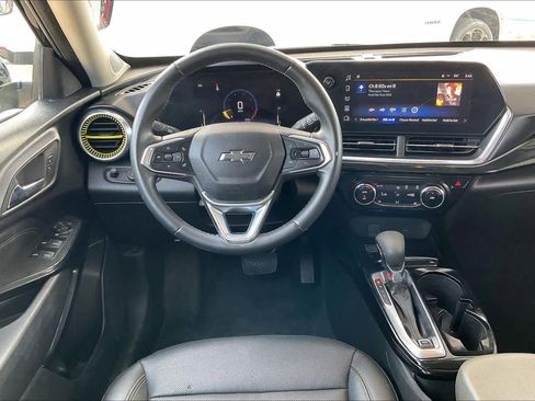 Used 2024 Chevrolet Trax ACTIV w/ Sunroof Package image 7